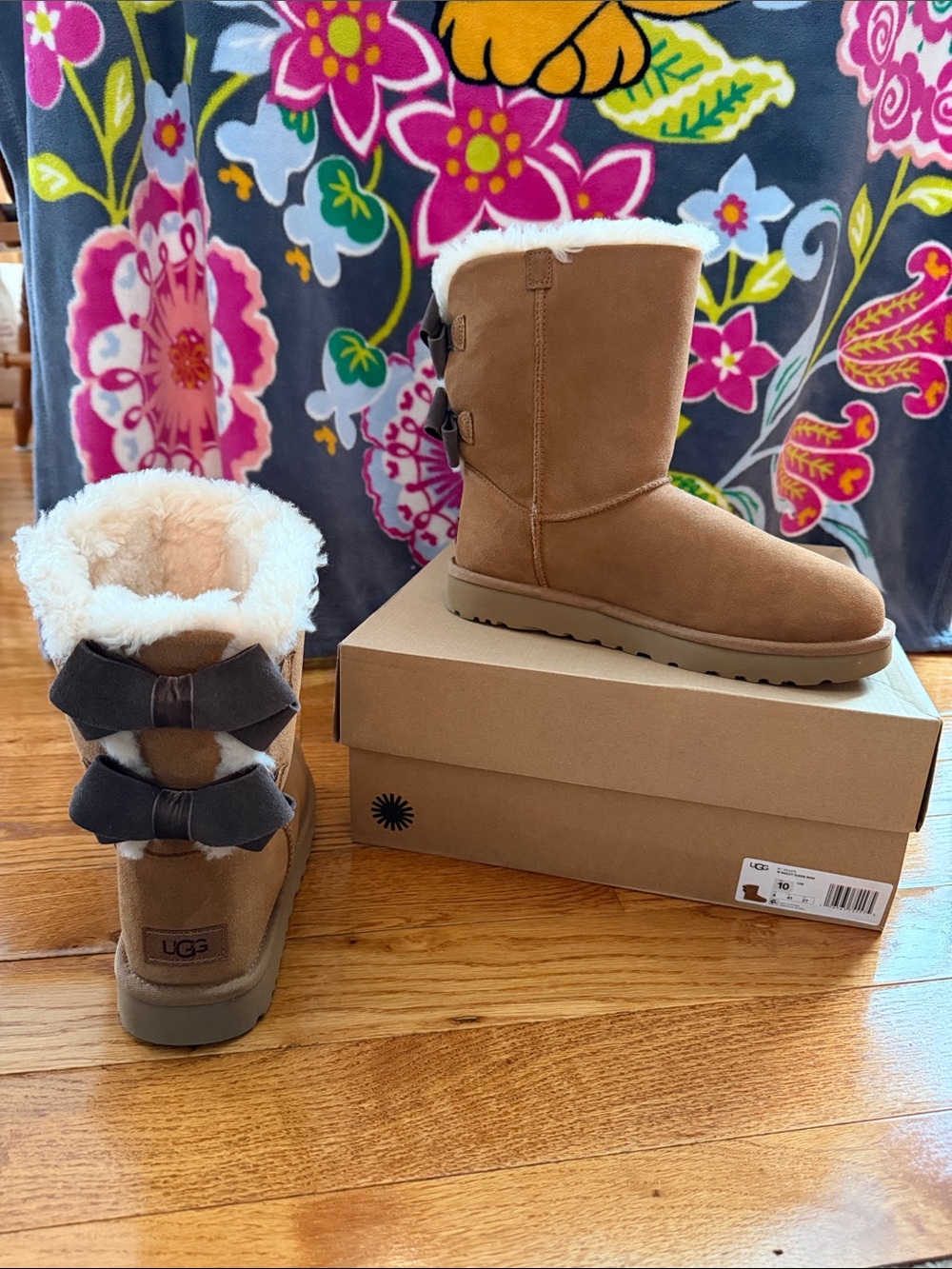 UGG Womens Classic Bailey Suede Bow Boots / Shoes - Womens Size 10